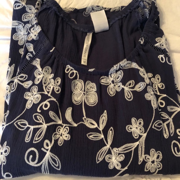 FORGOTTEN GRACE boho navy/white blouse size medium - Picture 8 of 8